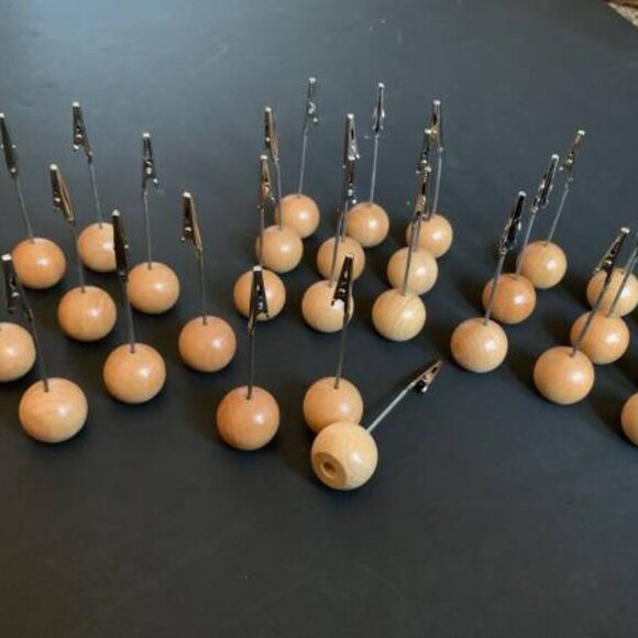 Set of 30 Round Wood Block Name Tag Place Card Holders with Clips - Picture 2 of 3